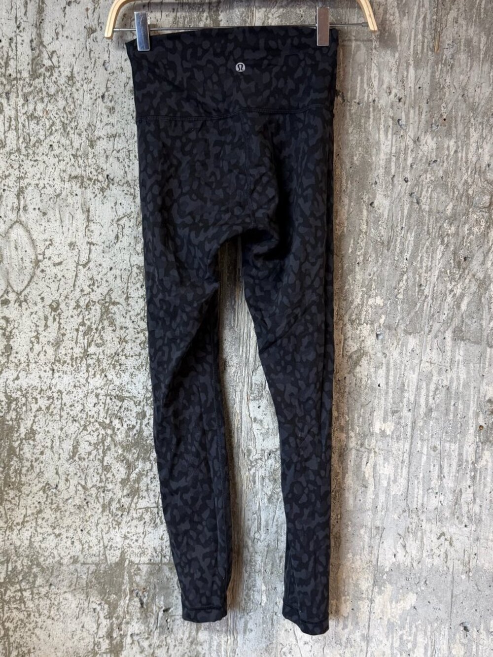LULULEMON Women's Wunder Train High-Rise Tight 25" Size 4 In Formation Camo Deep - Picture 4 of 7